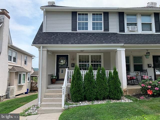 1st image of 423 E 10th Ave