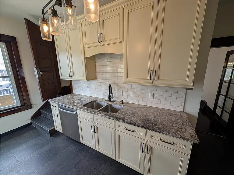 2132 Lincoln Ave — Photo 9