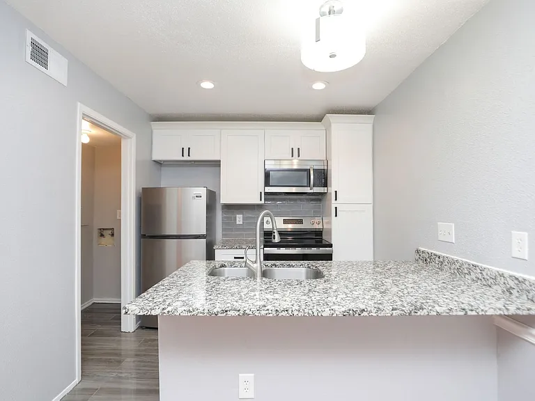 2100 Wilcrest Dr #127 — Photo 17