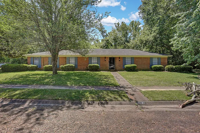 3 bed, 2.0 bath, 1898 sqft, $1,545 — Photo 1