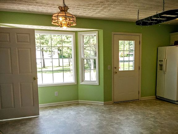 Kitchen with bay window
