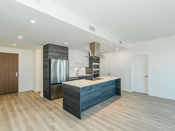 3rd image of 1628 Store St #905