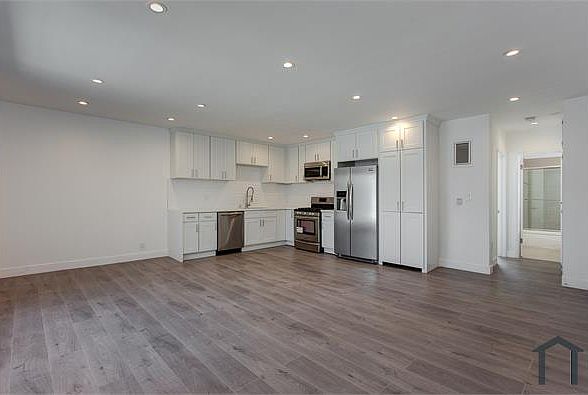1st image of 2827 S La Brea Ave APT 18