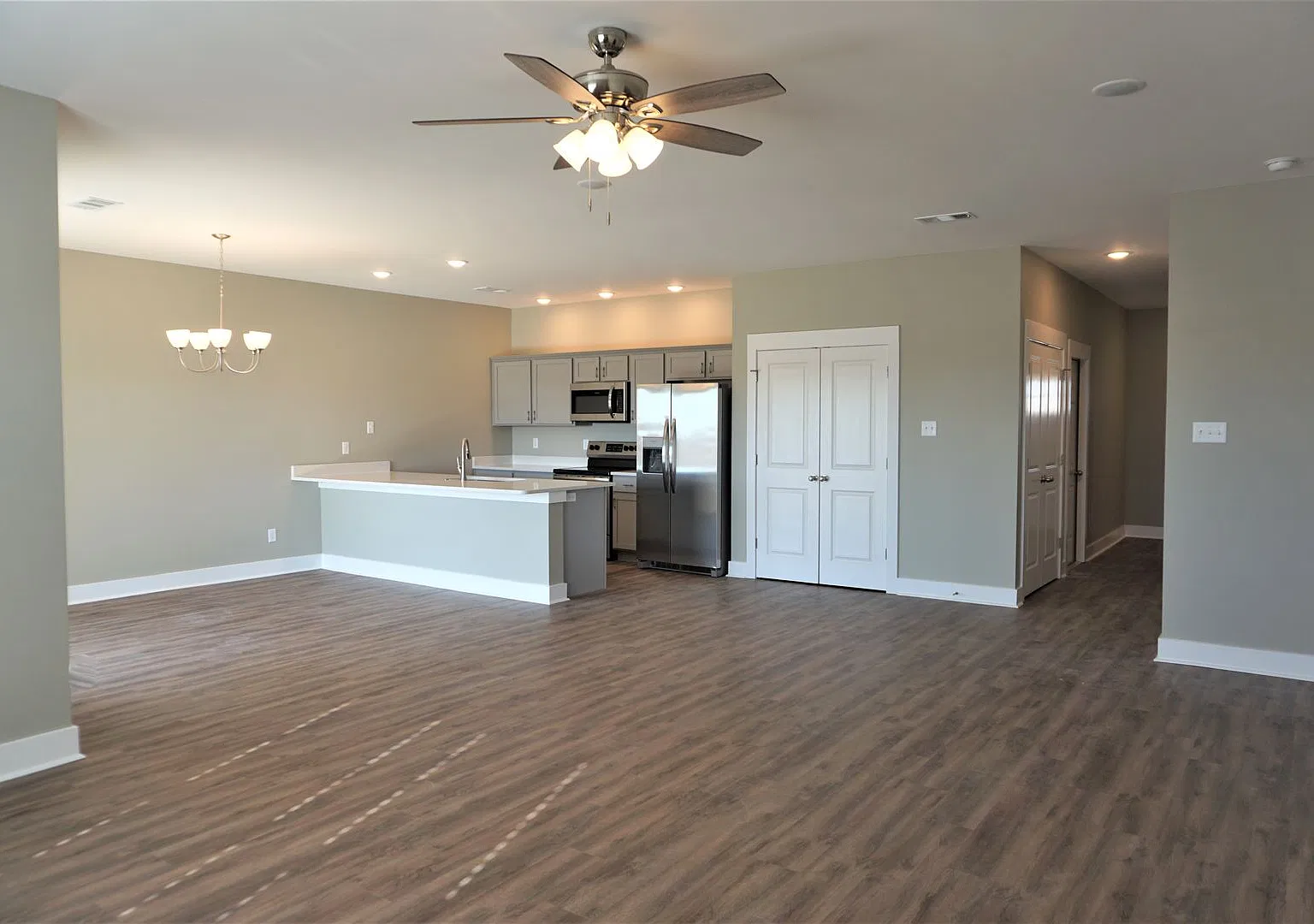 3 Bedroom, 2 Bath Home in Valley View — Photo 2