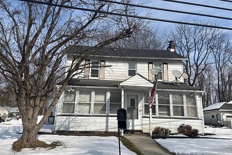1st image of 502 River Rd
