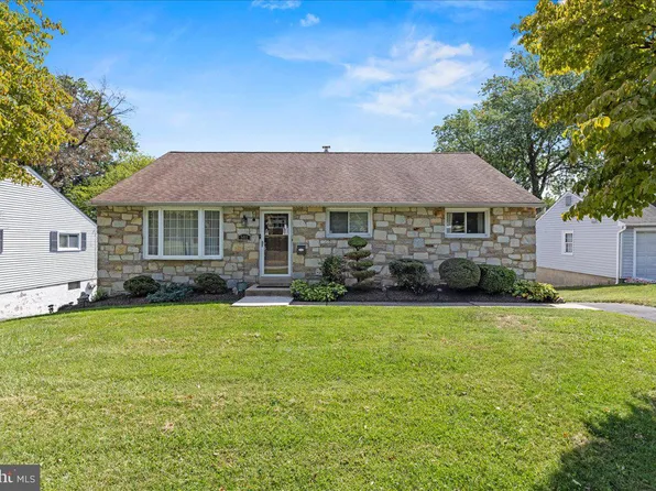 501 Greenhill Rd, Willow Grove, PA 19090