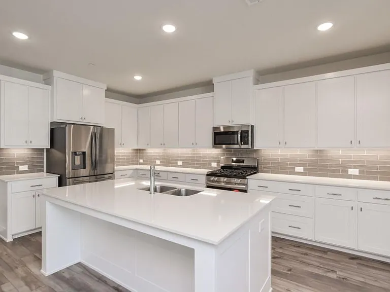 2805 Jacaranda Dr — Photo 2