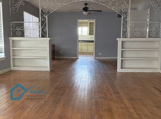 2055 W Summit Ave #B, San Antonio, TX 78201