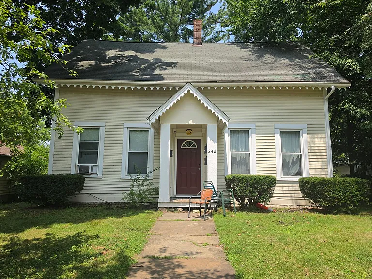 242 W Highland Ave — Photo 1