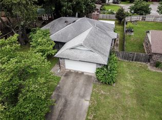 251 E Village Dr, Fayetteville, AR 72703