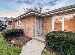 114 N Pine St, Mount Prospect, IL 60056