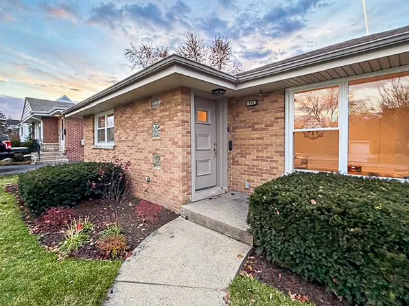 114 N Pine St, Mount Prospect, IL 60056