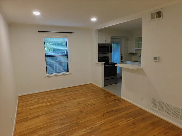 4906 N Hall St — Photo 5