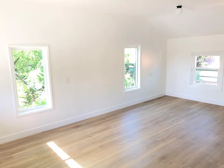 547 W Belmont St #B — Photo 4