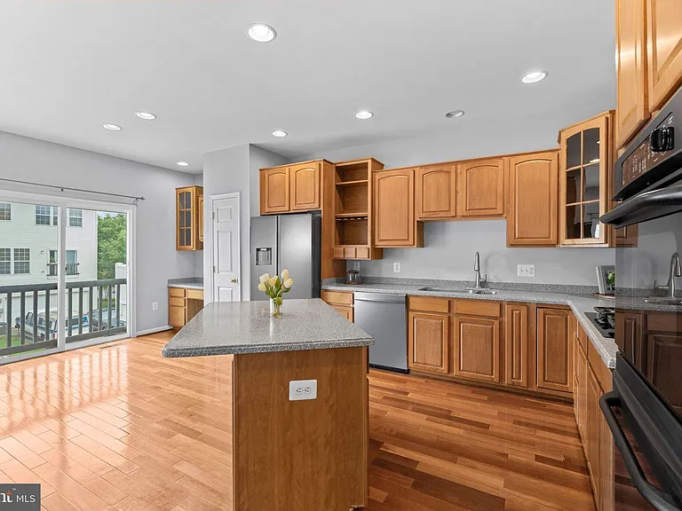 44253 Huron Ter — Photo 28