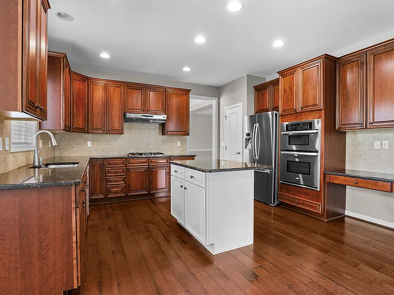 24303 Saybrook Ct — Photo 12