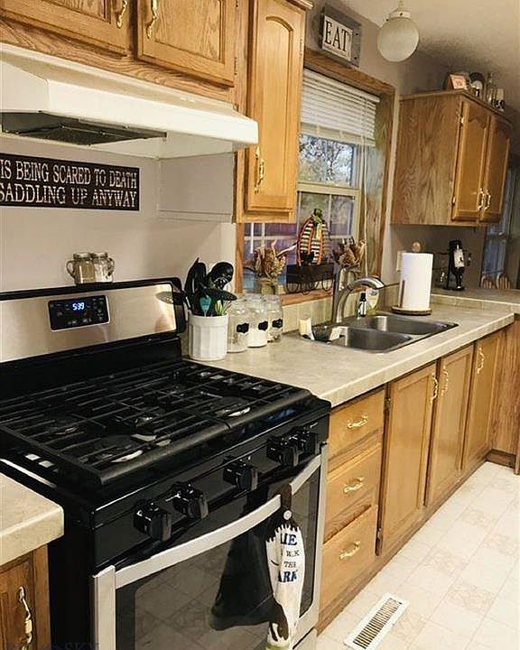 2nd image of 608 S Cedar St