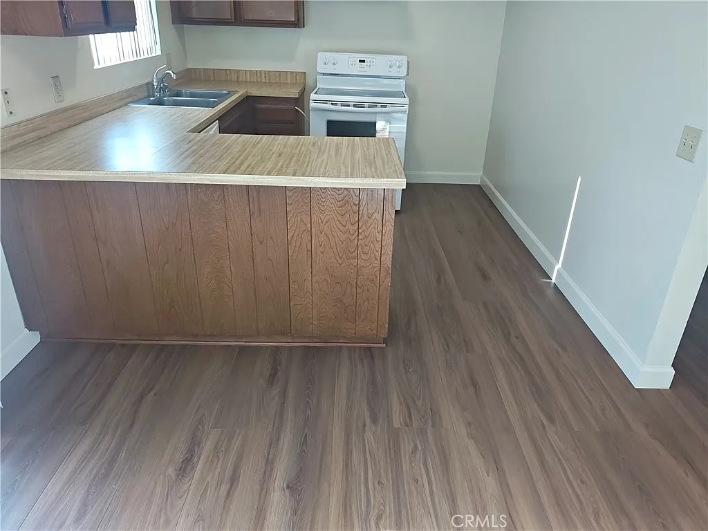 2 bed, 950 sqft, $2,400 — Photo 4