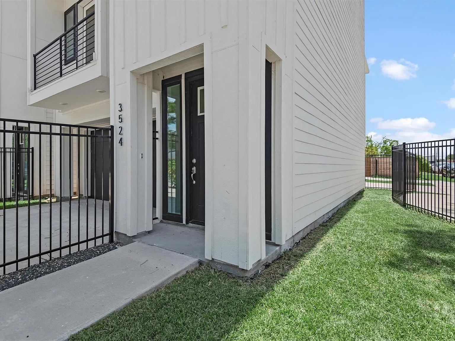 3 bed, 3.5 bath, 2247 sqft, $2,800 — Photo 4