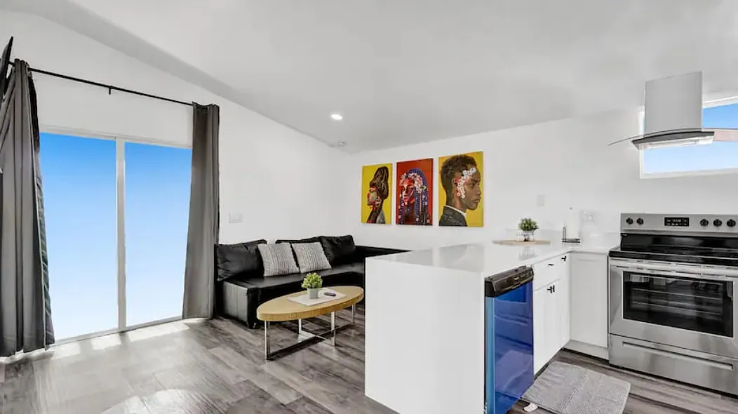 2 bed, 800 sqft, $2,500 — Photo 4