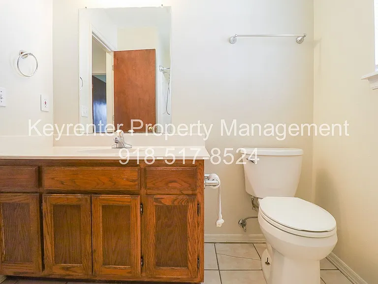 318 E Will Rogers Blvd — Photo 14