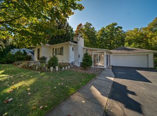 6044 Glade Dr, Erie, PA 16509
