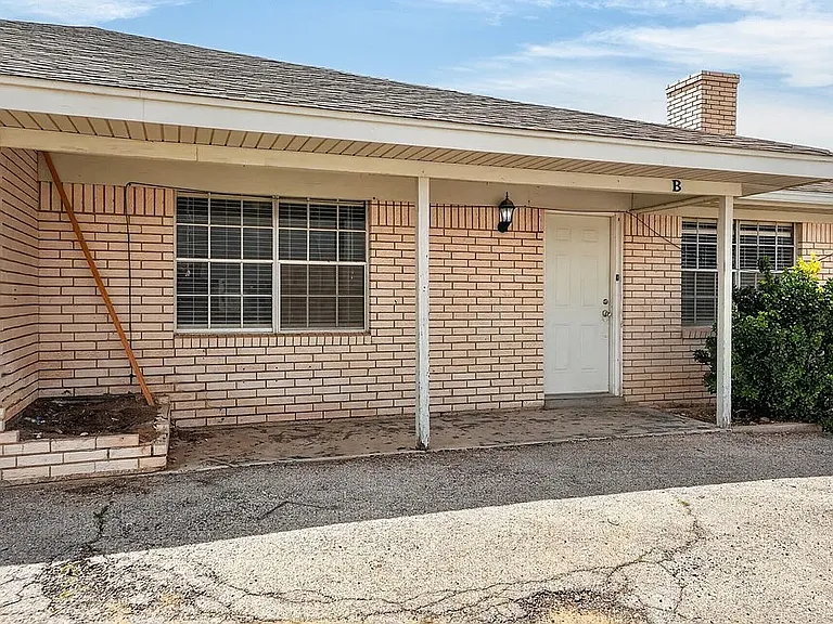 2615 Haynes Dr #B — Photo 2
