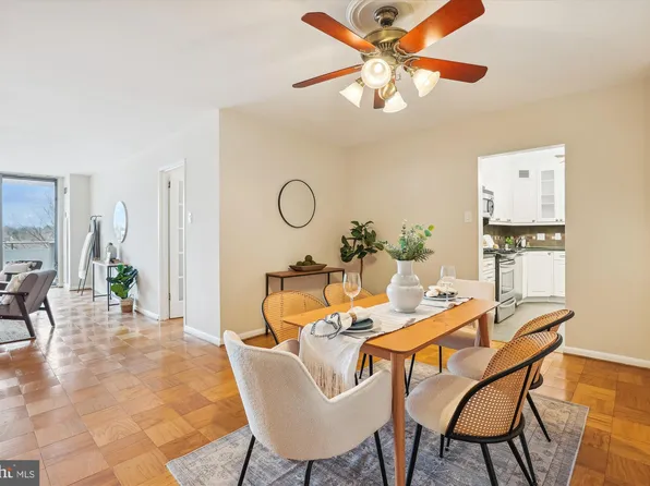 5101 River Rd APT 915, Bethesda, MD 20816