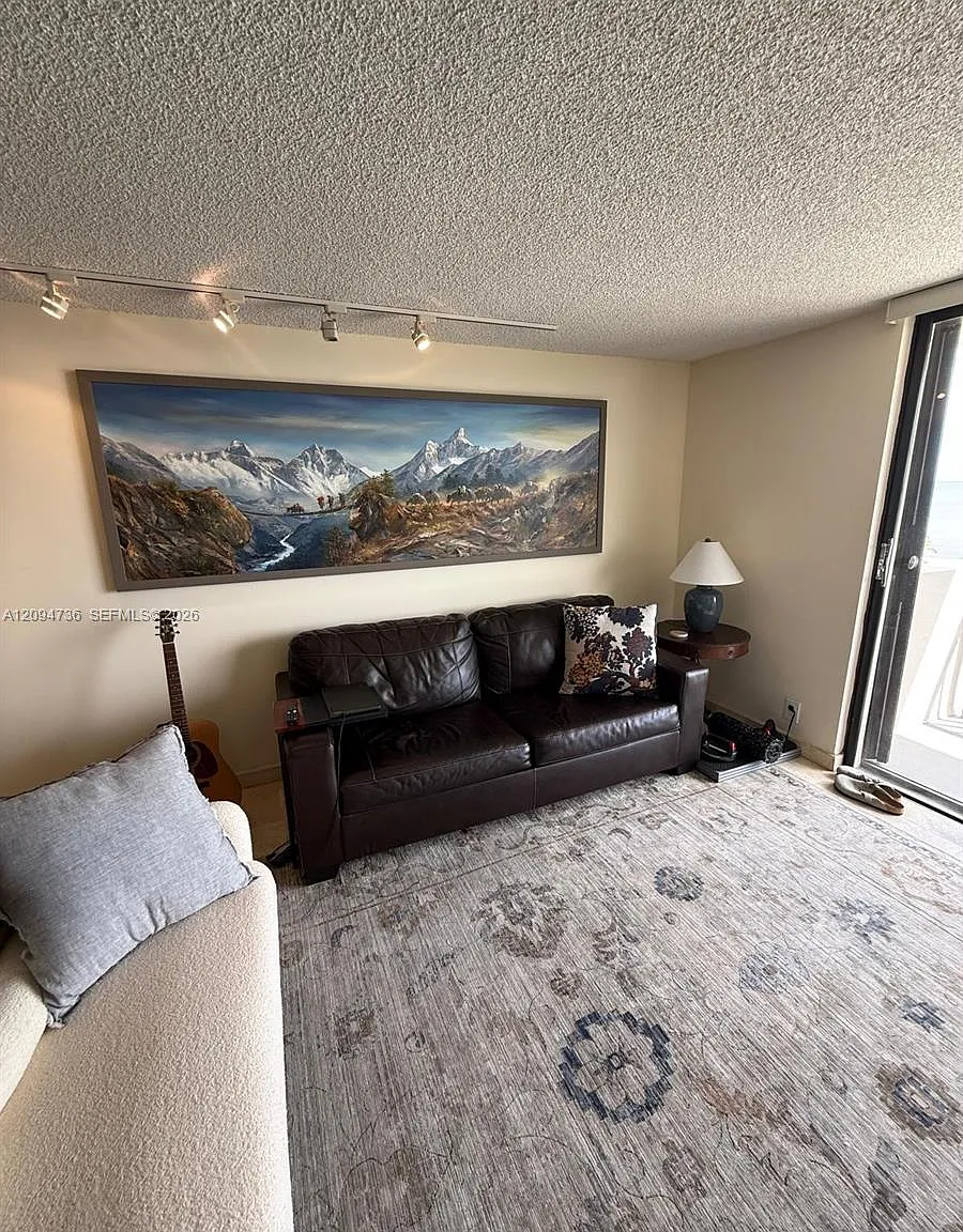 Oceanfront Plaza Condo — Photo 4