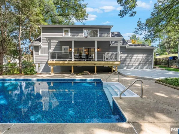 30 Mills Ave, Norwood, NJ 07648