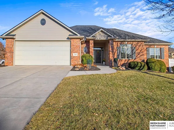 205 Allison Ave, Papillion, NE 68133