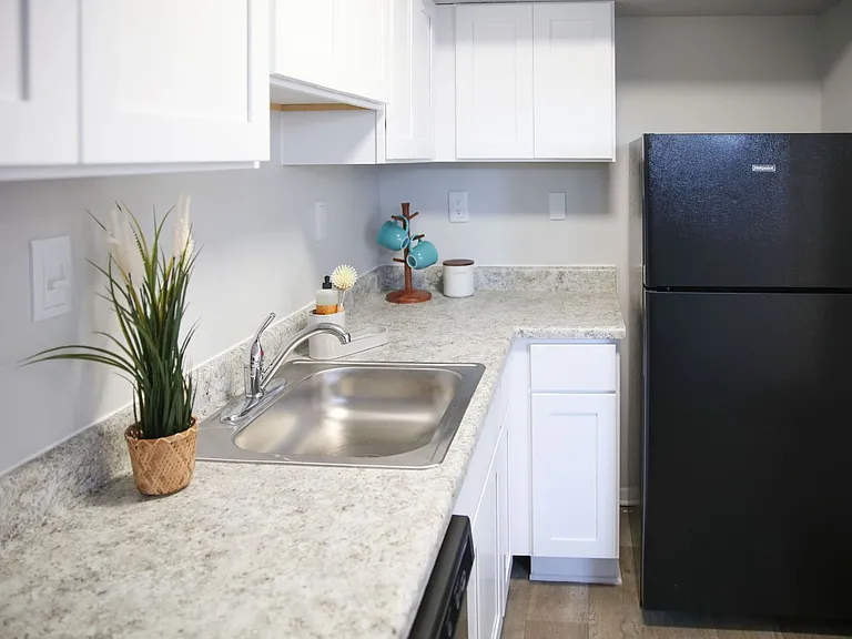 Aden Park Apartments — Photo 7