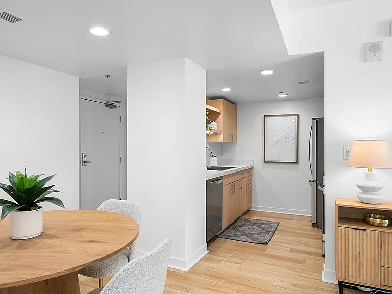 425 W Beech St #601 — Photo 11