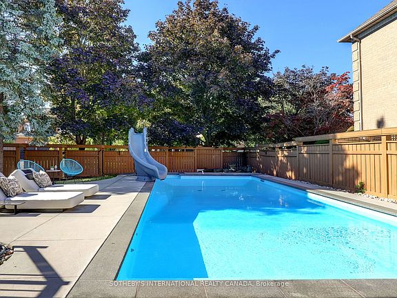 3rd image of 1939 Calgary Ct