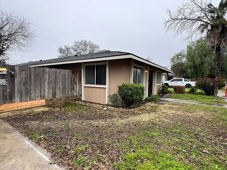 Riverside — Photo 4