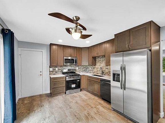 4th image of 214 Locust Ave S