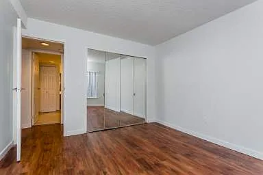 855 W 8th Ave — Photo 6