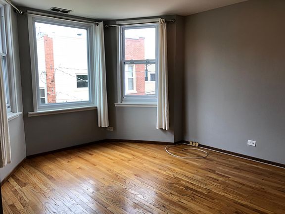 5th image of 2437 W Ainslie St APT 2R