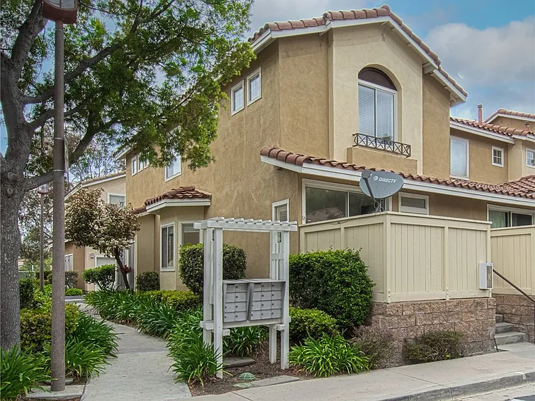 19646 Orviento Dr — Photo 2