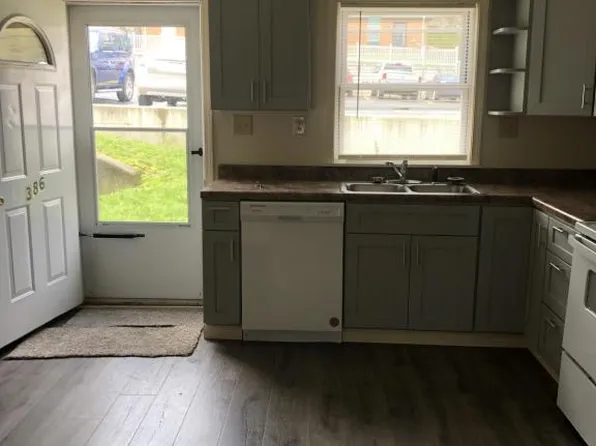 386 E Market St, Mercer, PA 16137