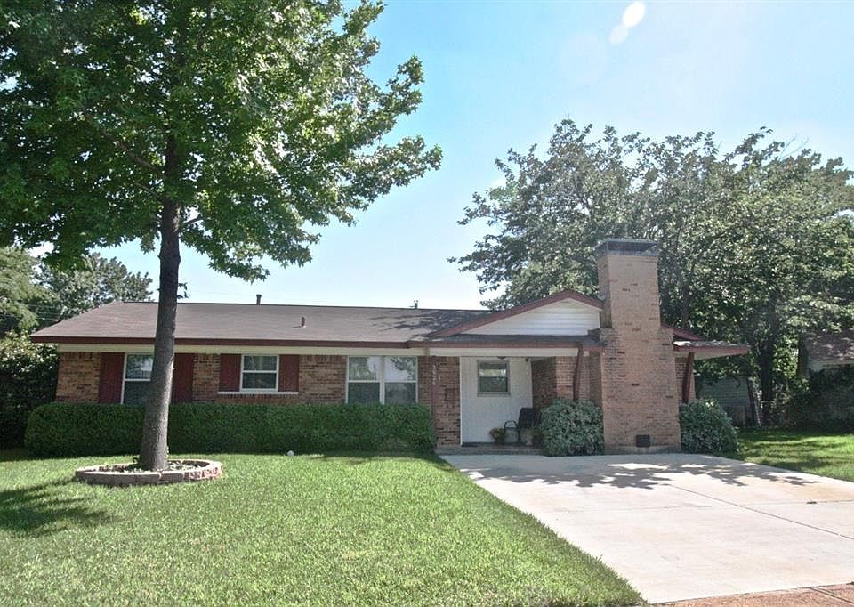 1st image of 3926 Lagoon Cir