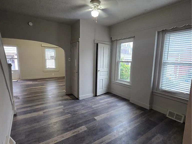 1437 Webster St — Photo 4