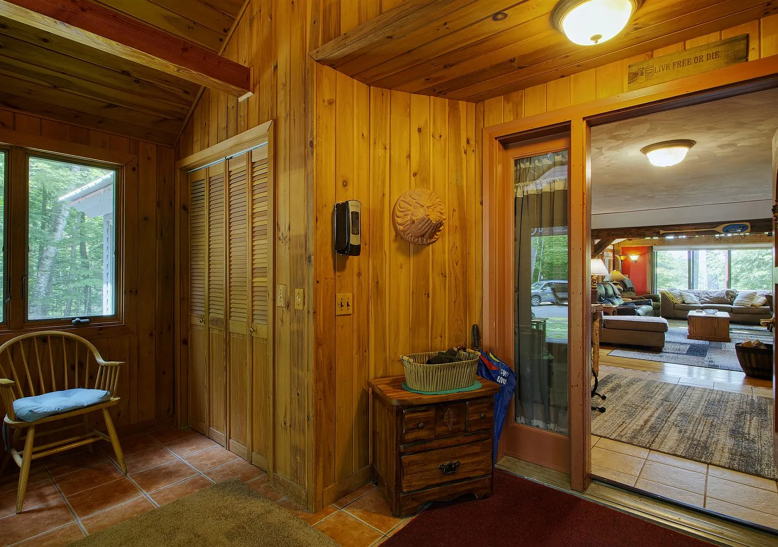 Furnished Private 3 Bed Winter *Seasonal Rental* - 6 Month Term Available 11/1/26 - $3290/Mo — Photo 4