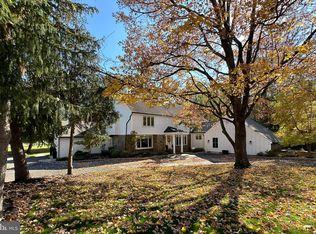 2 Queens Ln, Pennington, NJ 08534