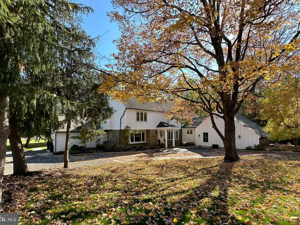 2 Queens Ln, Pennington, NJ 08534