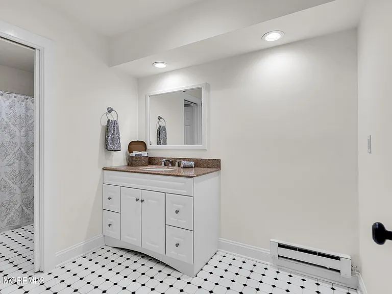 34 Lexington Ct — Photo 17