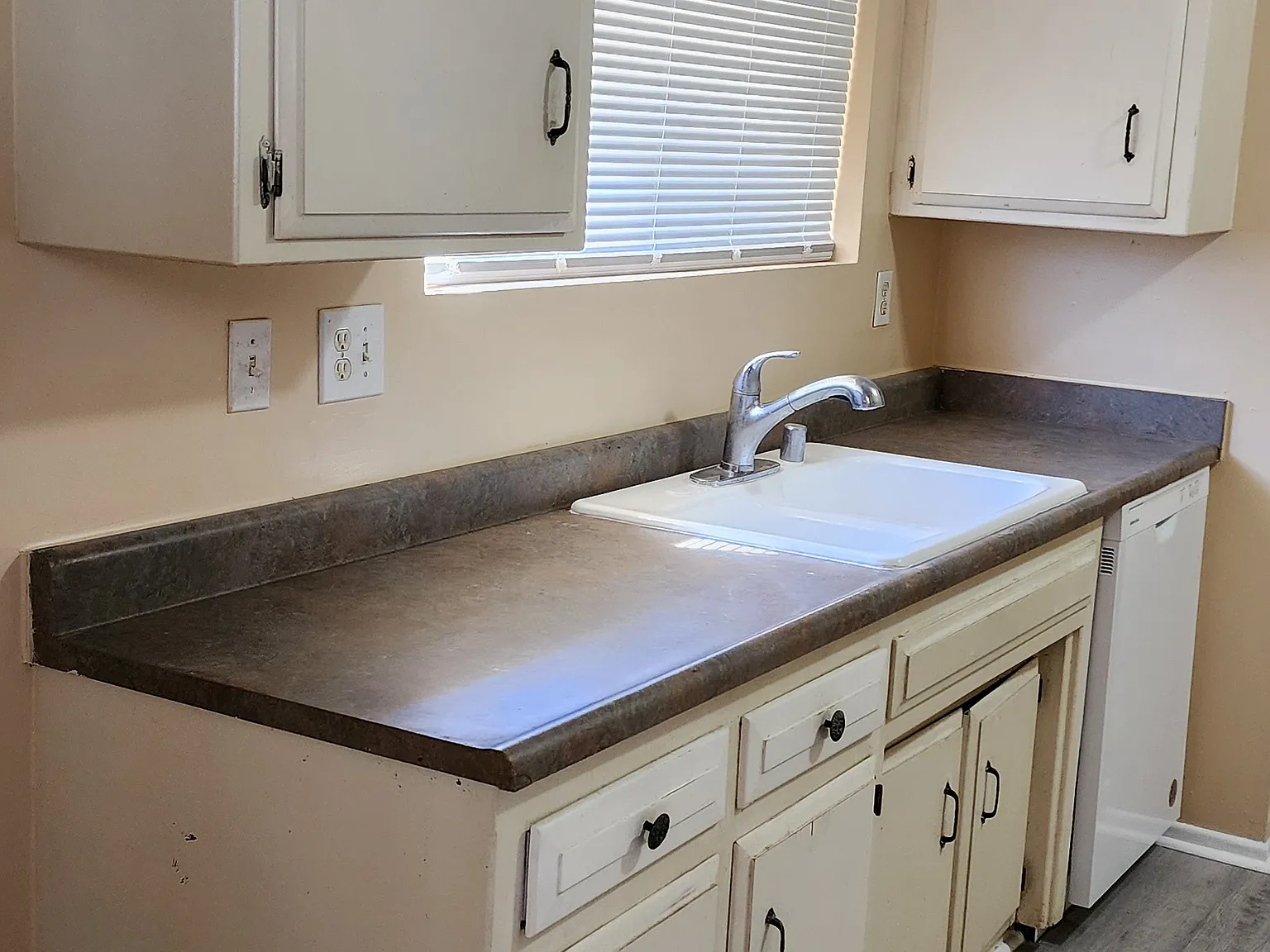 3 bed, 1170 sqft, $2,600 — Photo 2