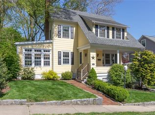 150 Brookview Ave, Fairfield, CT 06825