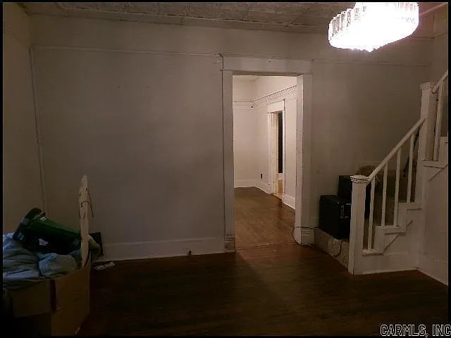 303 E Nichols St — Photo 5