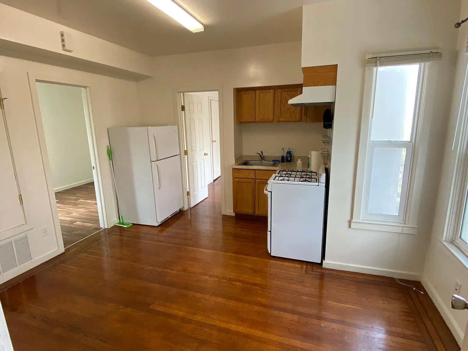 26 Virginia Ave — Photo 2